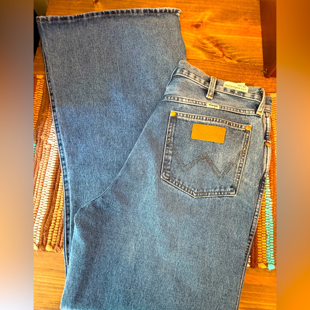 Women’s Wrangler Wanderer High Rise Flares, NWT